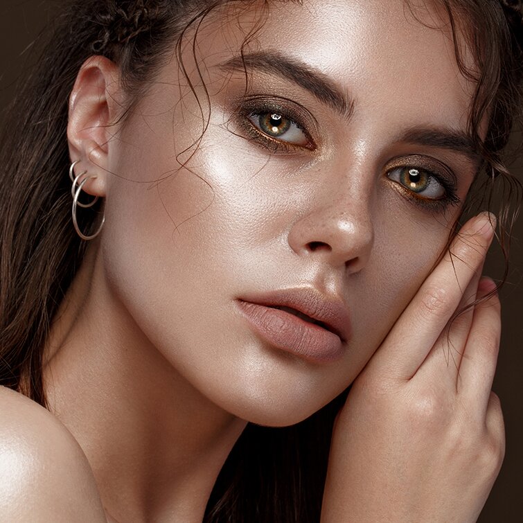 Philadelphia Daxxify model with brown eyes